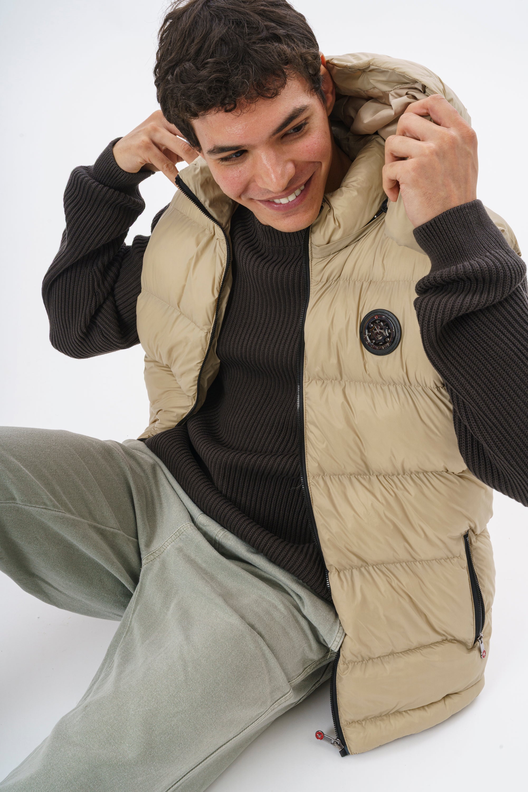 ROSSPALL Premium Şişme Yelek – Şıklığın ve Sıcaklığın Zamansız Hali